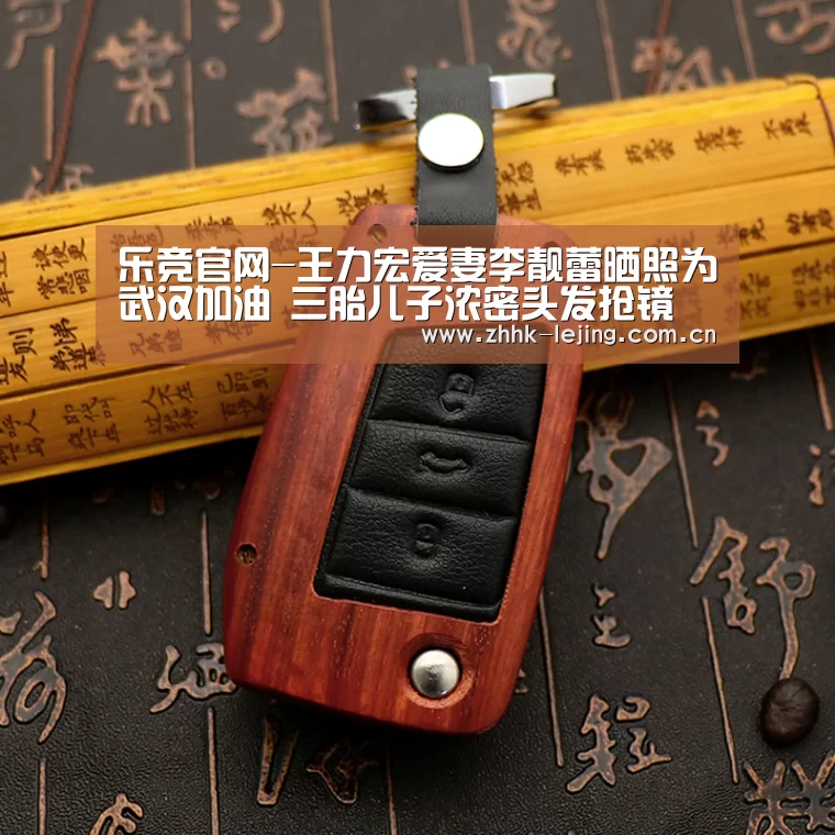 乐竞官网-王力宏爱妻李靓蕾晒照为武汉加油 三胎儿子浓密头发抢镜(图2) 乐竞官网